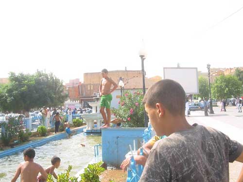 في ظل موجة الحر والعجز في المسابح بمعسكر