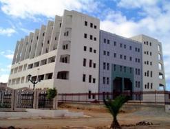 بعدما فضلوا البقاء في المستشفى الجامعي القديم بوسط المدينة               المستشفى الجديد بوهران يعاني نقصا فادحا  في أعوان شبه الطبي