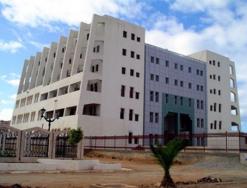 بعدما فضلوا البقاء في المستشفى الجامعي القديم بوسط المدينة               المستشفى الجديد بوهران يعاني نقصا فادحا  في أعوان شبه الطبي