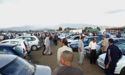 سوق السيارات بحاسي فدول في الجلفة ملتقى ”البزنسة”               بيجو 404 الأكثر طلبا، قطع غيار نادرة وصماصرة يضبطون السوق