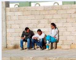 بطالة قاتلة تجتاح شباب المنيعة بغرداية               من الجامعة إلى الحائط.. والشهادات تتحول إلى قراطيس كوكاو