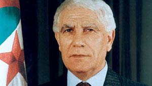 الجزائريون ينتظرون صدور مذكرات الشاذلي بن جديد بعد تأخر عامين