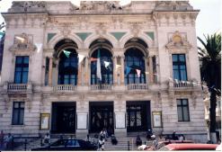 لجنة فنية لضبط ومراقبة نشاطات مسرح وهران