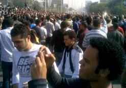 مشكل نفاد التذاكر والسفير يتحمل المسؤولية              القنصلية الجزائرية بالدار البيضاء تتعرض للتخريب من قبل الأنصار الجزائريين