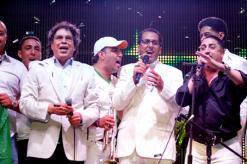 أجواء جنوب إفريقيا بالقاعة البيضويّة              العائلات الجزائرية ترقص على أنغام الخضرا بحضور 