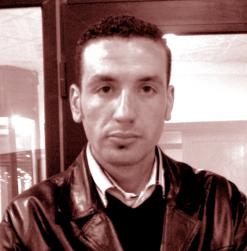 في لقاء أدبي نظمه 