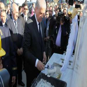 Sellal pose la première pierre d'une cimenterie à Sigus, Oum El Bouaghi