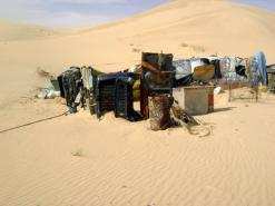 رغم برودة الشتاء وقساوة الطبيعة               عائلات تفترش الرّمال داخل أكوام من الحديد وسط مدينة الوادي