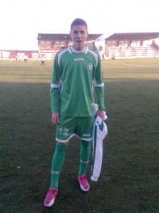 بعد أن تعرض إلى اعتداء بالسلاح الأبيض في نهائي كأس الجمهورية              عائلة قيناع تطالب المسيرين بتعويضات