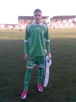 بعد أن تعرض إلى اعتداء بالسلاح الأبيض في نهائي كأس الجمهورية              عائلة قيناع تطالب المسيرين بتعويضات