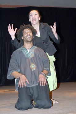 انطلاق الأيام المسرحية الثانية عشر بالولاية “تفّاح علّولة” تقطفه “رحاب” في ورقلة