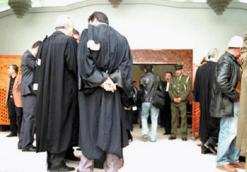 شقيقان أمام جنايات البليدة بتهمة القتل              أحدهما يدان بـ 6 سنوات نافذة والآخر يستفيد من البراءة