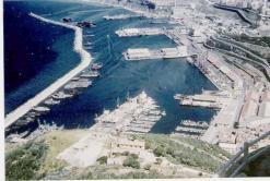 تسجيل ارتفاع صادرات النفايات الحديدية وتراجع  استيراد الحبوب في 2009              ميناء وهران يستقبل 250 ألف طن من إسفلت أوروبا