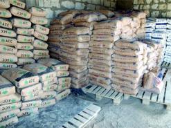 فيما وصلت إلى حدود 800 دينار للكيس الواحد              ارتفاع أسعار الإسمنت وراء توقف المشاريع وانسحاب المقاولين بالوادي