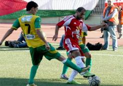 ليلة بيضاء في منطقة القبائل ومكافآت مغرية في حال التتويج بالكأس              شبيبة القبائل تطير غدا إلى الغابون