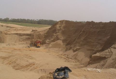 مافيا رمال الأودية بالشلف تستولي على 20 مليار سنتيم سنويا