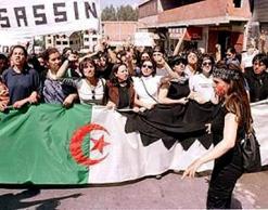 قالوا إنه حاول قيادة المسيرة على طريقته الخاصة              طلبة تيزي وزو ينسحبون من التنسيقية بسبب الأرسيدي