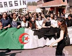 قالوا إنه حاول قيادة المسيرة على طريقته الخاصة              طلبة تيزي وزو ينسحبون من التنسيقية بسبب الأرسيدي