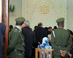 الضحية كان يبيت رفقة أخويه في ورشة بناء بسيدي بلعباس              الجاني المخمور اختطف قاصرا، ضربه بمطرقة واعتدى عليه