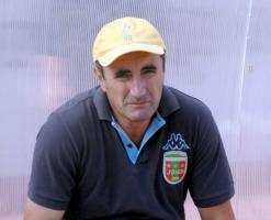 قاسم يطلب وثائقه ويقرر الرحيل              مناد عاد مؤقتا إلى شبيبة بجاية