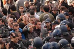 عقب مخالفة السلطات وعدها بعقد لقاء معهم              جرحى في صفوف أعوان الأمن خلال احتجاجات في عنابة