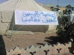 للمطالبة بالعمل والسكن               شباب البيض يعتصمون داخل خيمة أمام مقر البلدية