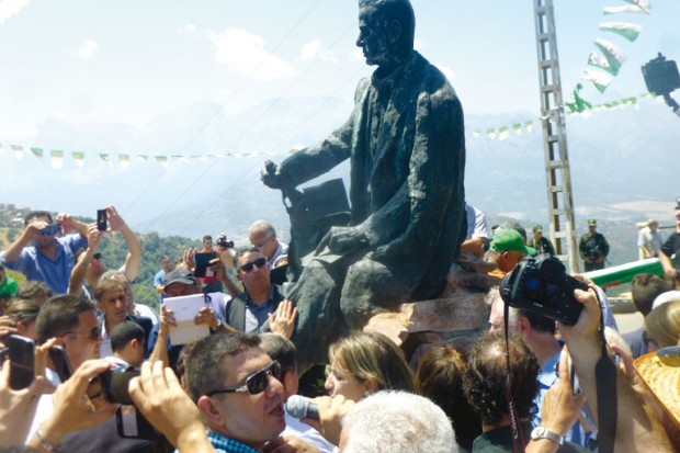 Une statue de Mouloud Mammeri inaugurée à Beni Yenni
