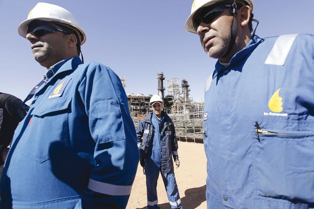 Compression de 40% des travailleurs étrangers