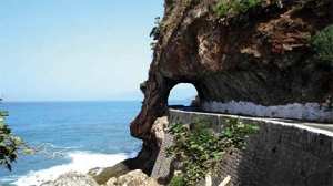 Entre mer et montagne, la corniche invite au voyage