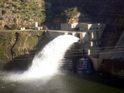 بعد التساقط الكثيف للأمطار والثلوج خلال الأيام الأخيرة              ارتفاع منسوب مياه سد “بني هارون” بميلة يطمئن سكان ست ولايات شرقية