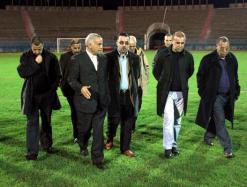 قبل المواجهة بين الجزائر والمغرب              تحفظات حول حالة أرضية ملعب عنابة