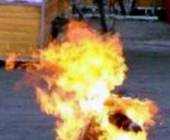 بسبب ظروفه الاجتماعية الصعبة              كفيف يحاول الانتحار حرقا مع ولديه أمام مقر ولاية المسيلة