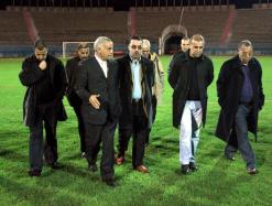 قبل المواجهة بين الجزائر والمغرب              تحفظات حول حالة أرضية ملعب عنابة