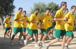 تلعب أمام الترجي بملعبه              شبيبة القبائل تتنقل لمستغانم في ثوب المرشح