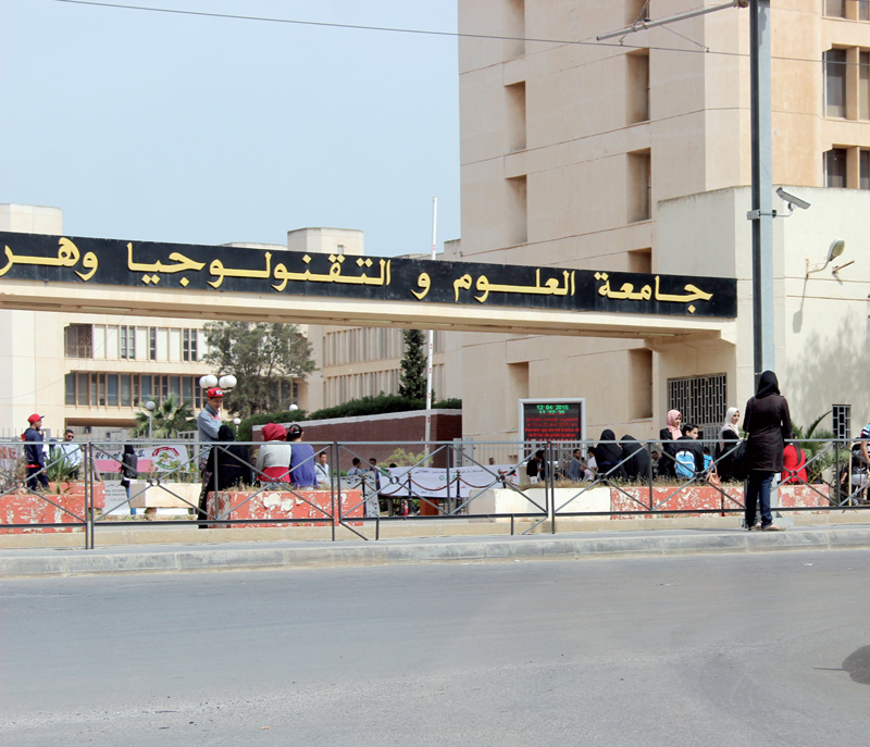 طلبة الماجستر والماستر يتخوفون من نقص المناصب المفتوحة