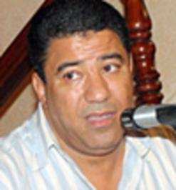 المدير الرياضي لشباب قسنطينة بوالحبيب في خرجة جديدة              “أونيس حوّل أكثـر من مليار سنتيم إلى رصيده الشخصي”