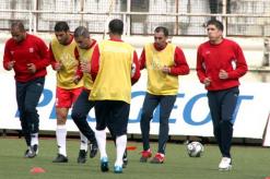 في ندوة صحفية عقدها أمس بمقر شبيبة بجاية              مناد يؤكد على حتمية وضع حد لسيطرة بلوزداد على فريقه