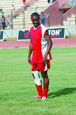 المهاجم الكاميروني بول بياڤا لـ”الفجر”              “سيكون للشلف فريق تنافسي”