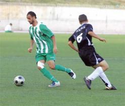 مجاهد يضع آخر اللمسات على تشكيلة رائد القبة              حمودة وسليماني أكبر الغائبين عن مباراة تحاد بسكرة