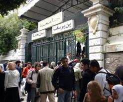 إضرابات واحتجاجات بالعاصمة وقسنطينة وبشار والبرج تؤكد فشل المسؤولين في احتواء المشاكل              الوضع المتأزم بالكليات وفوضى الإقامات الجامعية يهددان استقرار الموسم الدارسي