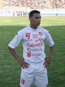 بعد أن دفع 400 مليون سنتيم لقاء تسريحه من وفاق سطيف              بوشريط يوقع في شبيبة بجاية لمدة 18 شهرا