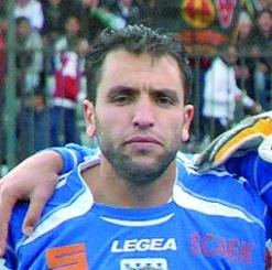 رغم إلحاح مناد على جلب بن شادي لشبيبة بجاية              طياب يرفض الصفقة ويفضل إعطاء الفرصة لمباراكو