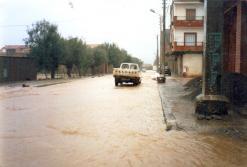 أعوان الحماية المدنية و مصالح الأمن قضوا ليلة بيضاء لدرء الكارثة في عدة ولايات              أودية  تفيض، سكنات تغرق في الأوحال و إجلاء عشرات العائلات المتضررة