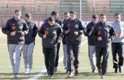 مولودية باتنة ترتب بيتها              الرئيس زدام يسوي مستحقات اللاعبين وشركة جديدة لإنقاذ الفريق