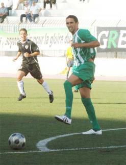 التدريبات تنطلق اليوم ببن حداد              حنيفي في مفكرة الكناري واتحاد العاصمة ومشري يستقيل رسميا