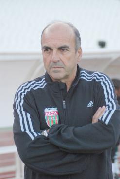 لاعبو مولودية العاصمة ينتظرون تسوية مستحقاتهم اليوم              ألان ميشال يفكر في إقامة تربص مغلق واستقدامات نوعية