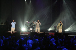 فرقة (هيب هوب ) أمريكية تبكي الجزائيين بأغاني الرسول وفلسطين