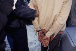 ألف شخص من مستعملي الأسلحة البيضاء في قبضة الشرطة              إجراءات استثنائية لتأمين أحياء عنابة من الجريمة المنظمة