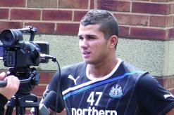 أبدى رغبته في حمل ألوان الخضر والديكة في آن واحد              مهدي عبيد يتألق في أول مباراة له  مع الفريق الأول لنيوكاسل الإنجليزي