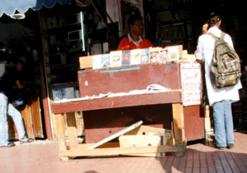 بسبب عدم قدرتهم على اقتناء الكتب الجديدة              إقبال كبير لأولياء التلاميذ بسطيف على الكتب المدرسية القديمة